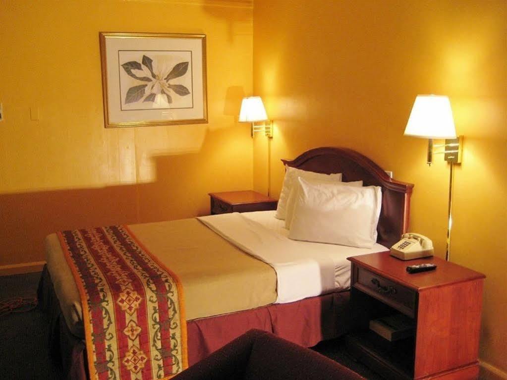Charlotte Express Inn Buitenkant foto